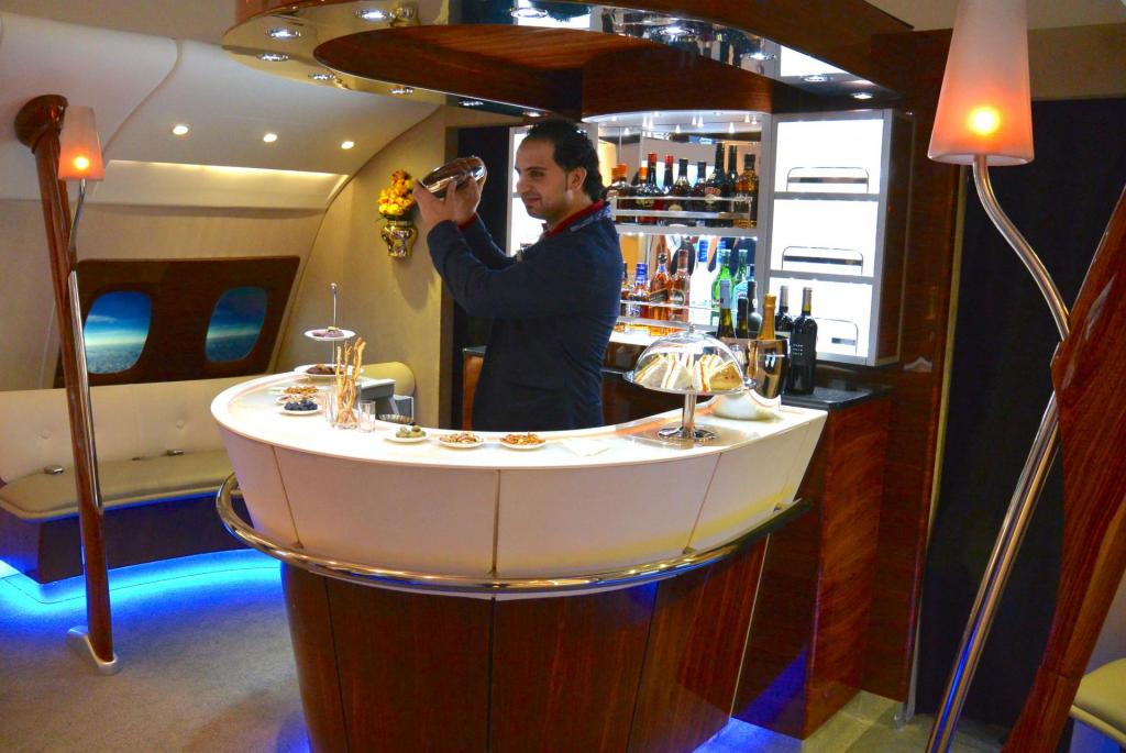 Airlines wikimedia commons a380 luxury best amenities class first onboard emirates airbus bar Best First-Class Airlines for Luxury Travel