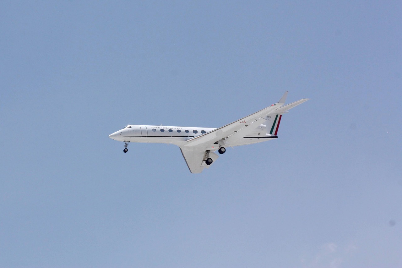 Charter g550 jets milan privado plane gulfstream myths exposed privato aircraft clay lacy Luxury Private Jet Charter